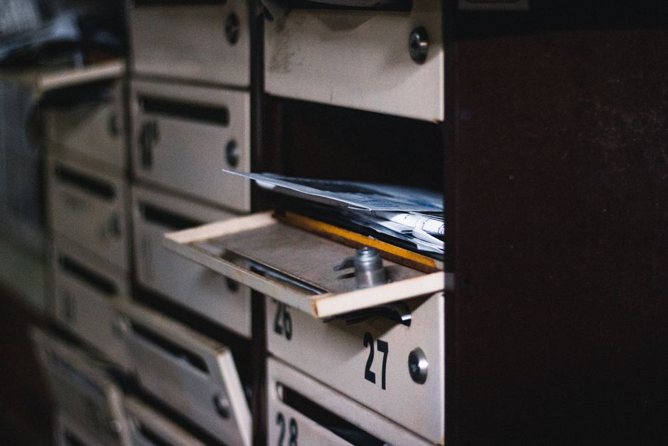 Postkasse der et brev med passet kan komme i posten